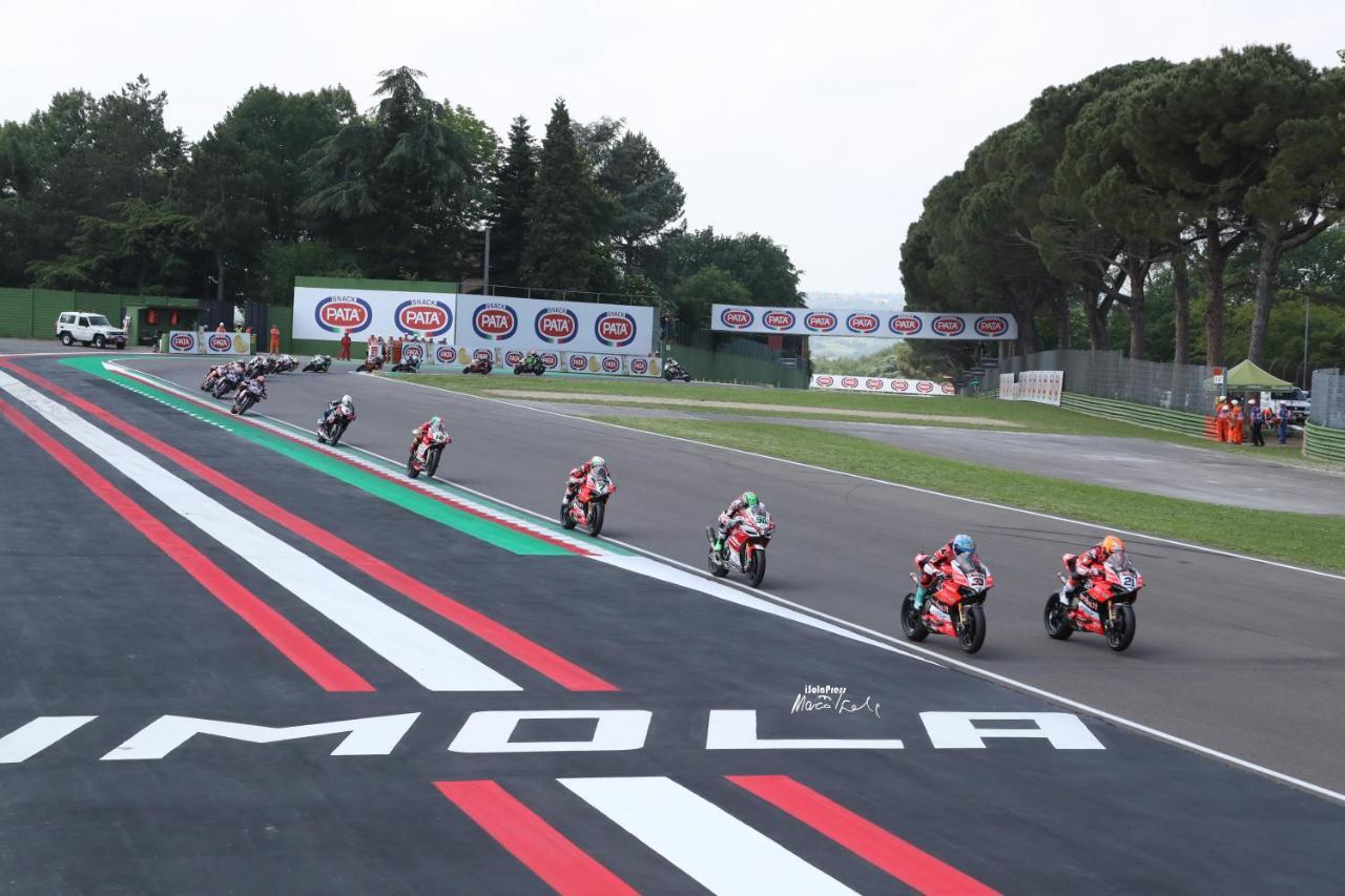 La Dimora Delle Emozioni - Il Fascino Del Centro Storico E L'Adrenalina Dell'Autodromo Apartment Imola Ngoại thất bức ảnh